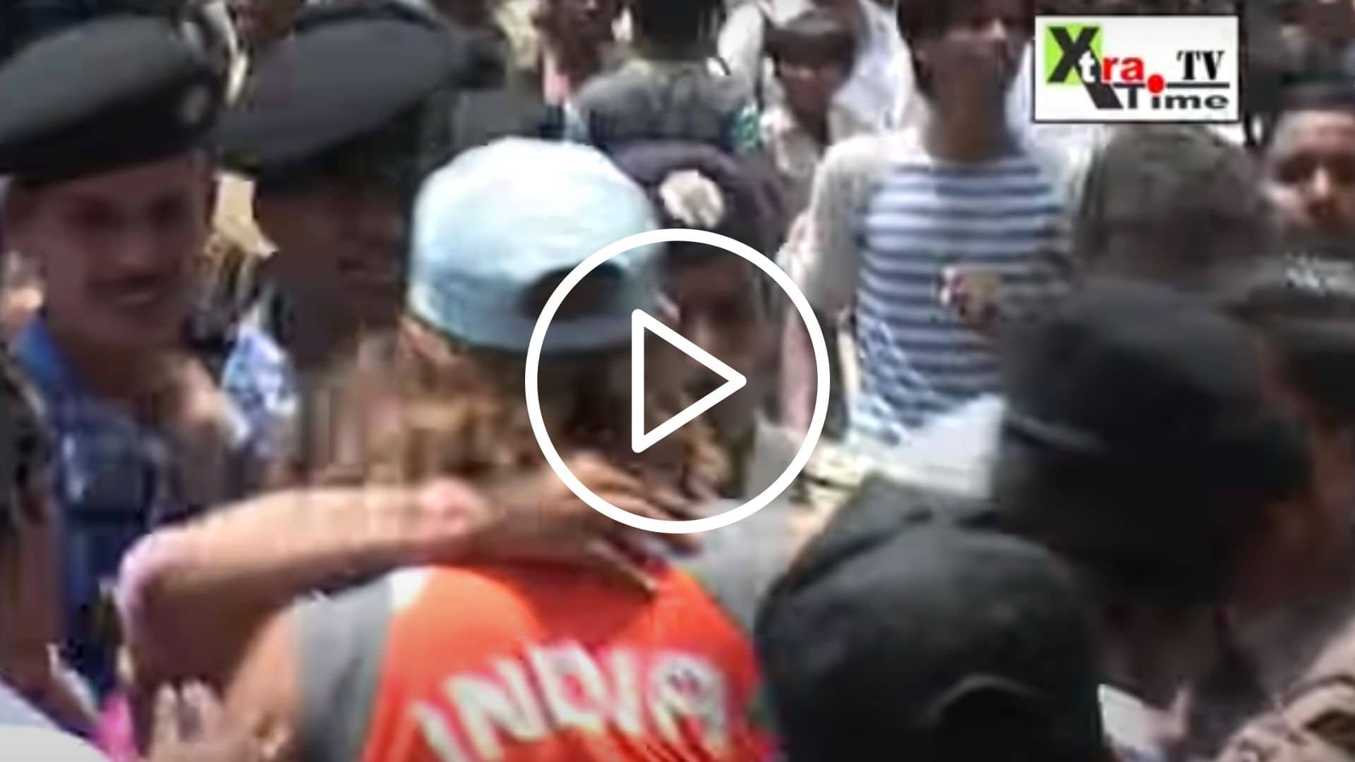[Watch] When A Female Fan Kissed MS Dhoni in Public